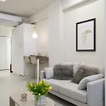 Thalpos 4 Chic Centrally Located