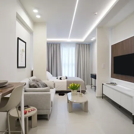 Thalpos 4 Chic Centrally Located *