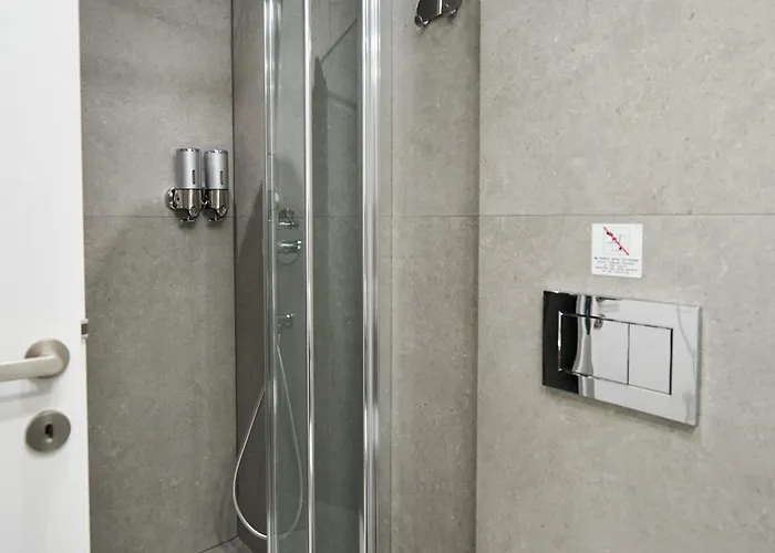 Thalpos 4 Chic Centrally Located Apartment