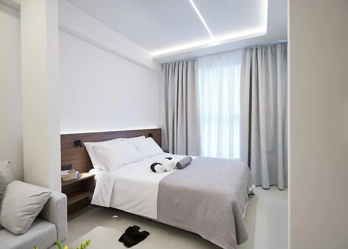 Thalpos 4 Chic Centrally Located *