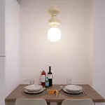 Thalpos 4 Chic Centrally Located *