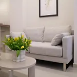 Thalpos 4 Chic Centrally Located *