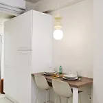 Thalpos 4 Chic Centrally Located Apartmán *