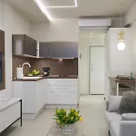 Thalpos 4 Chic Centrally Located