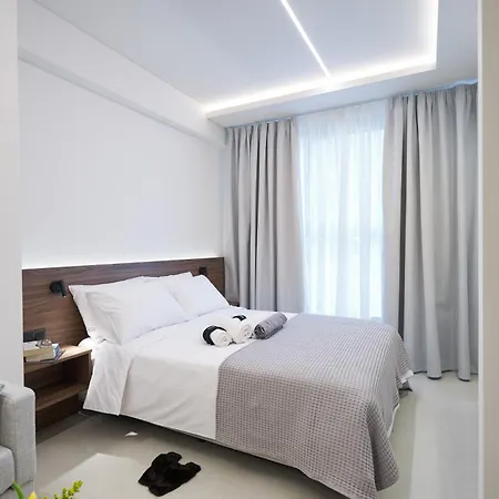 Thalpos 4 Chic Centrally Located *