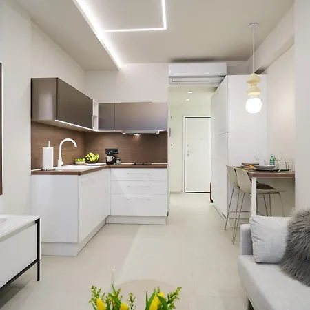 Thalpos 4 Chic Centrally Located