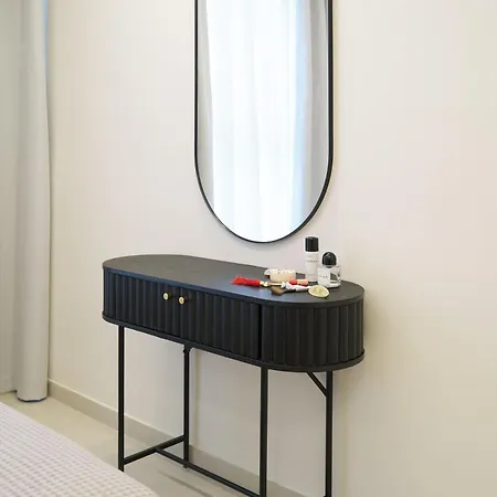 Thalpos 4 Chic Centrally Located Apartman *