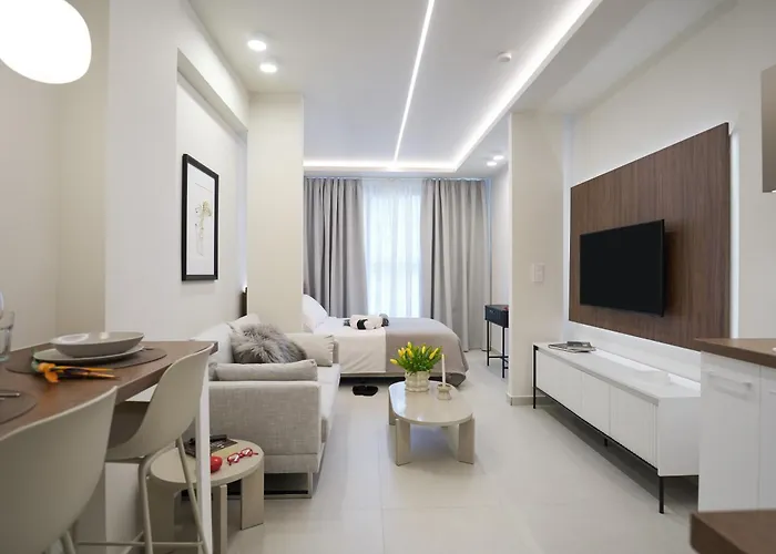 Thalpos 4 Chic Centrally Located *