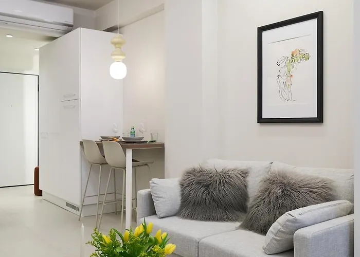 Thalpos 4 Chic Centrally Located