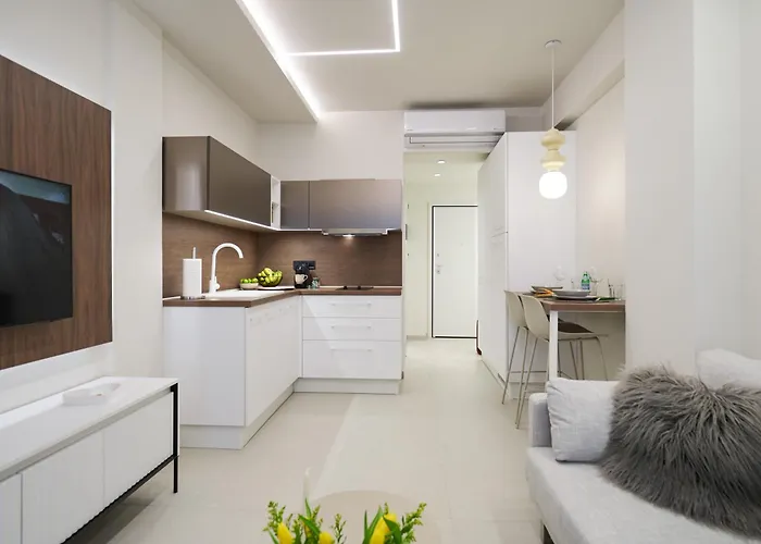 Thalpos 4 Chic Centrally Located