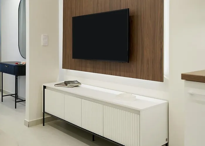 Thalpos 4 Chic Centrally Located Apartament