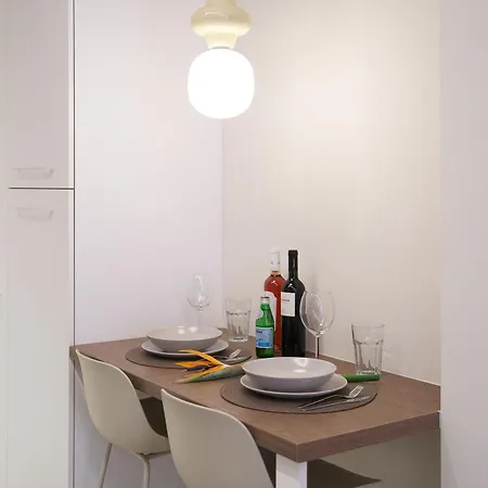 Apartment Thalpos 4 Chic Centrally Located
