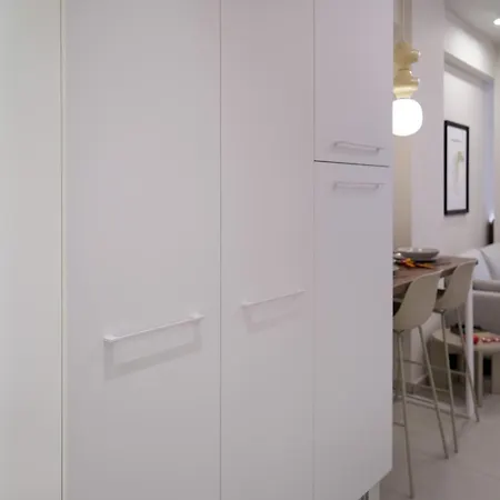 Thalpos 4 Chic Centrally Located Apartment