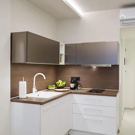 Thalpos 4 Chic Centrally Located Apartment *