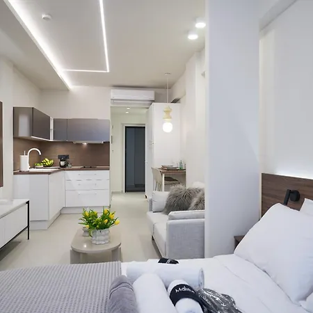 Thalpos 4 Chic Centrally Located Apartment