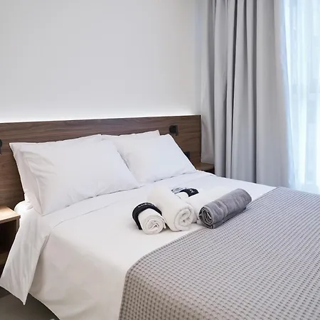 Apartment Thalpos 4 Chic Centrally Located