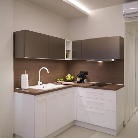 Thalpos 4 Chic Centrally Located Apartment