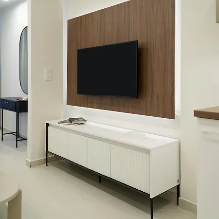Thalpos 4 Chic Centrally Located Apartment